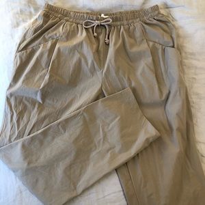Lightweight Elastic Waist Crop Pant